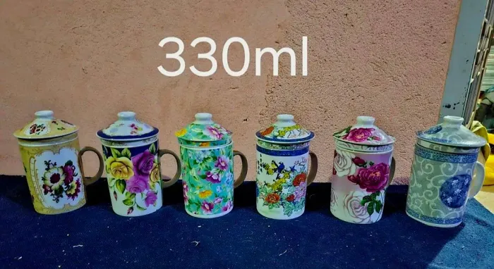 Canecas para chá com filtro.