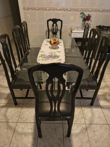 Mesa de vidro bisotê com 8 cadeiras 