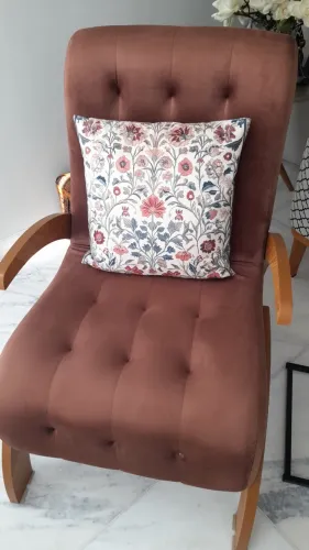 Poltrona semi-nova, super confortável. 