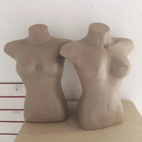 Kit com 3 manequins femininos