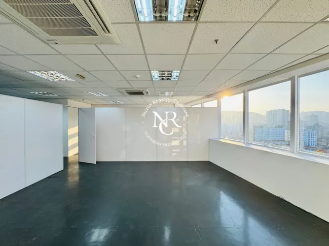 Sala comercial dividida no Edifício Win Work em Santos-SP