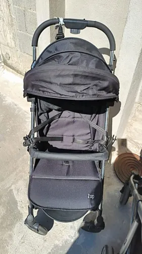 Vende -se carrinho bebê portátil ( vira mala )