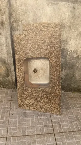 Pia de Mármore 1,04cm x 55 cm com cuba de alumínio