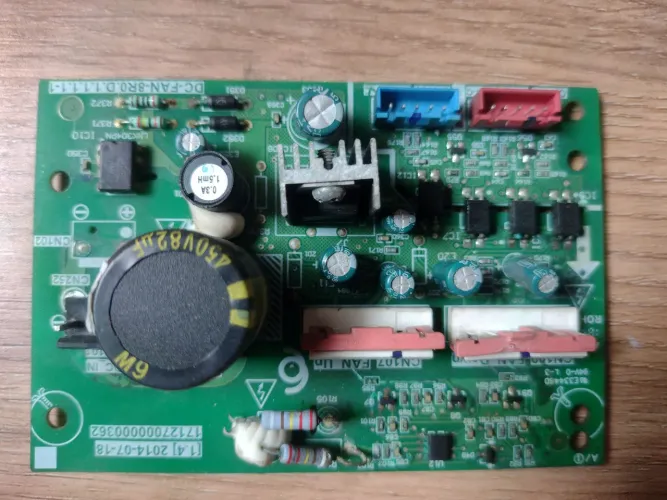 Placa eletrônica Midea DC-FAN-8R0-D.1.1.1.1 VRF 17127000000362