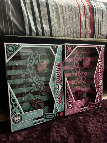 Caixas dotd monster high - lagoona e draculaura