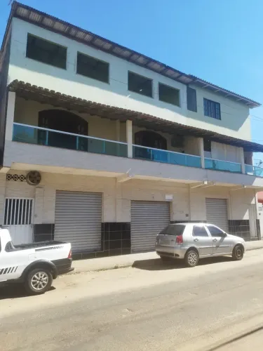Prédio próximo ao mar com 3 lojas e 5 apartamentos para venda em - Guarapari - ES