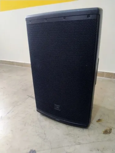 JBL EON615 Caixa de Som Ativa Profissional 15 Polegadas