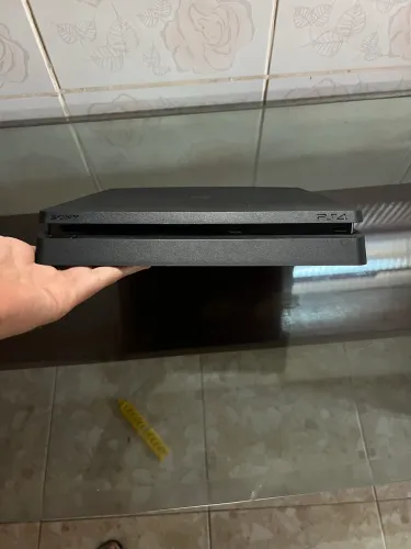Ps4 slim 