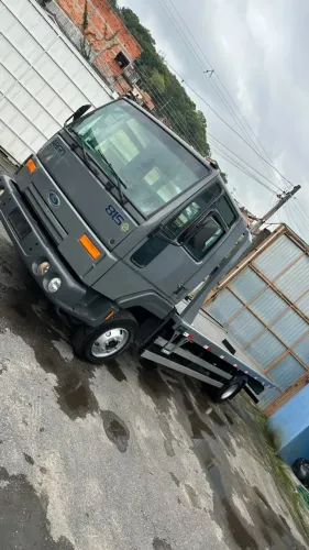 Caminhão Ford Cargo 815