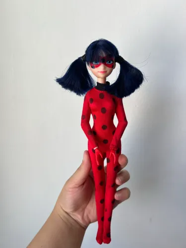 Boneca Marinette Ladybug 