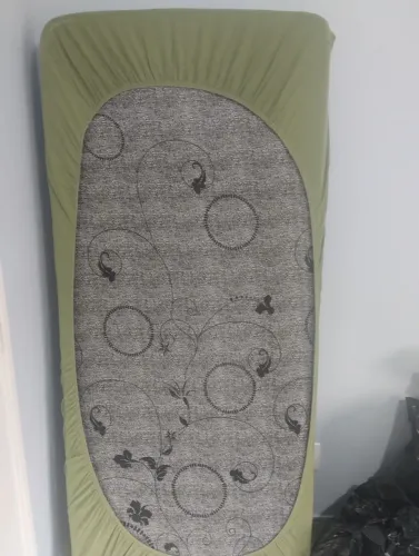 Cama solteiro 1 mês uso