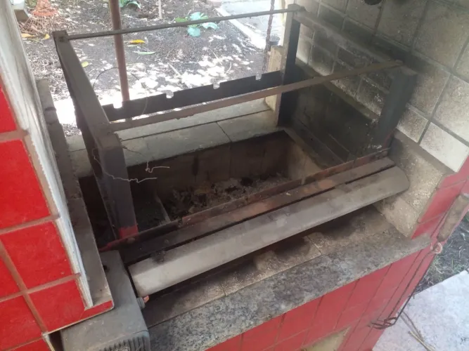 Gril para churrasco giratório mais quatros espeto