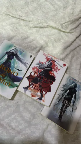 LIVROS TRONO DE VIDRO