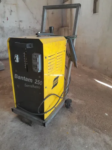 Máquina de Solda Bantam 250 A.
