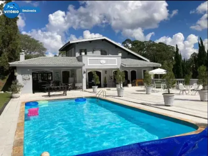 Casa em Condomínio á venda no Alto da Serra !