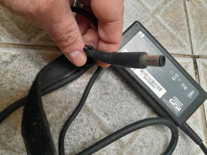 Fonte para notebook Del funcionando