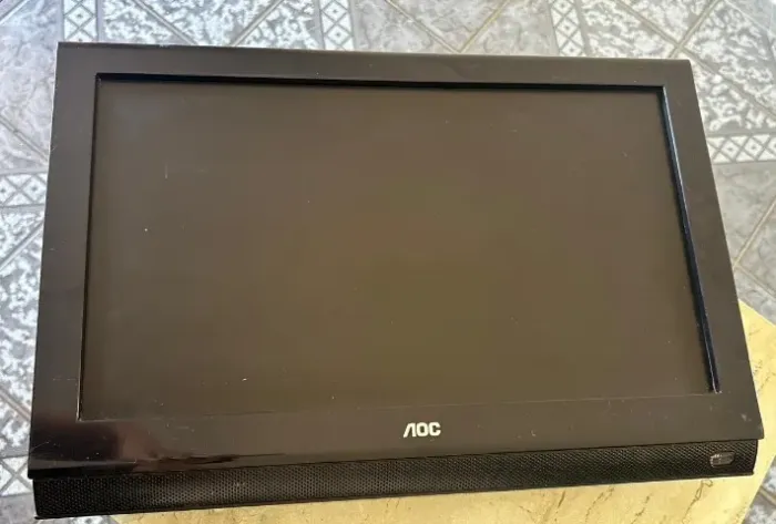 Mini TV AOC 19" LCD - Ótimo Estado