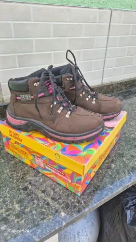 Bota trilha feminina 
