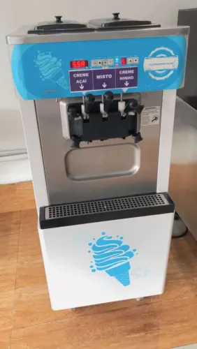 Máquina de sorvete e açaí expresso 