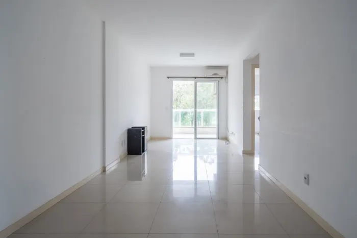 Apartamento com 2 quartos em frente a UFSC.