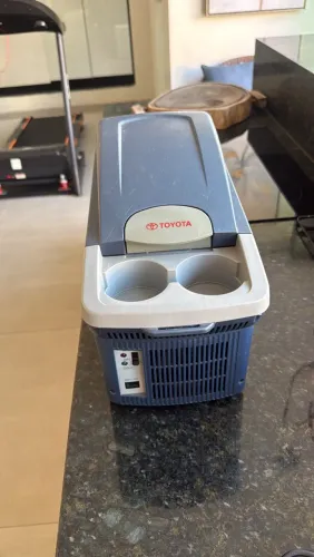 Mini Geladeira Cooler Automotivo Portátil Toyota