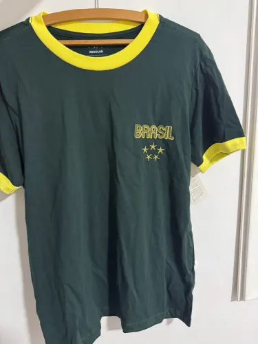 CAMISETA ESPORTIVA EM ALGODÃO COM BORDADO BRASIL PRETO