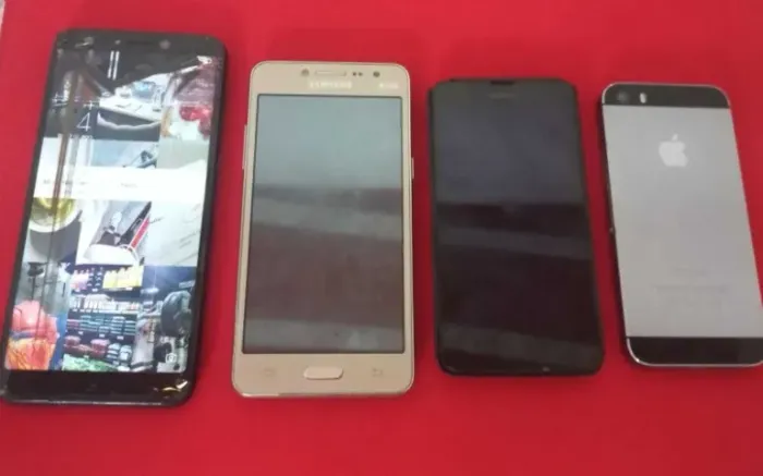 Celulares baratinhos pra consertar ou retirar peças 100 reais tudo