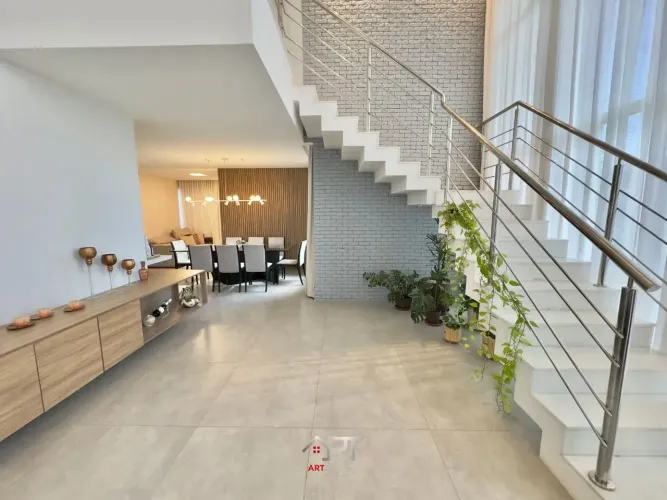 RG - Casa Alto Padrão com 5 suites no Jardins Veneza - PORTEIRA FECHADA
