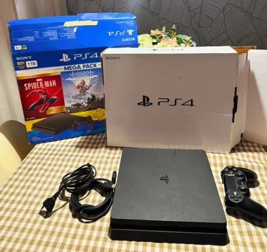 PS4 SLIM 1TB/ GTA 5 mídia física.