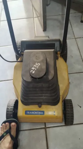 Cortador de gramas elétrico 850w Tramontina usado