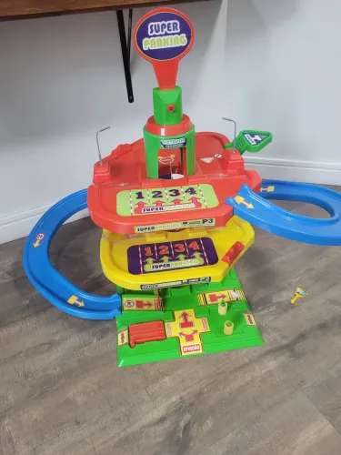 Brinquedo pista lava rápido e estacionamento