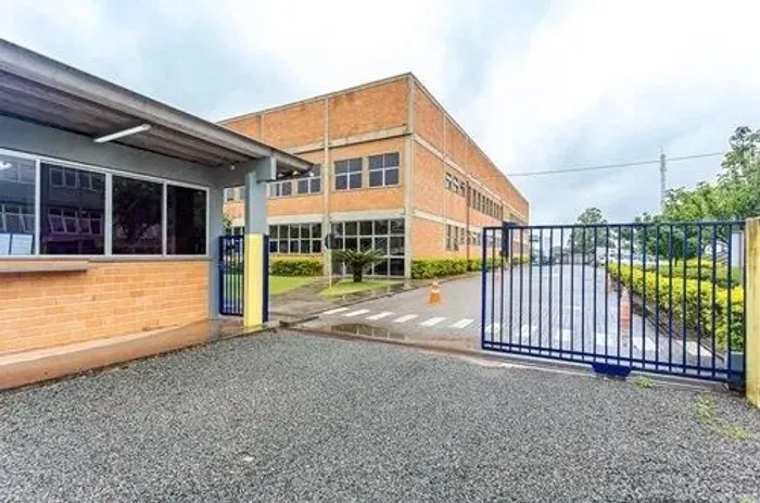 Barracão Comercial à Venda, no bairro Cidade Industrial de Curitiba.