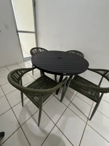 Mesa alumínio com 4 cadeira