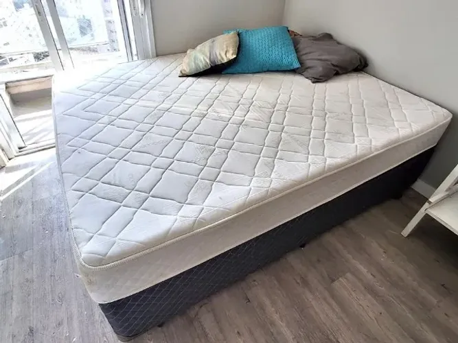 Cama Box com baú + Colchão Queen semi-novo, modelo  Dabe Hotel - Copel 