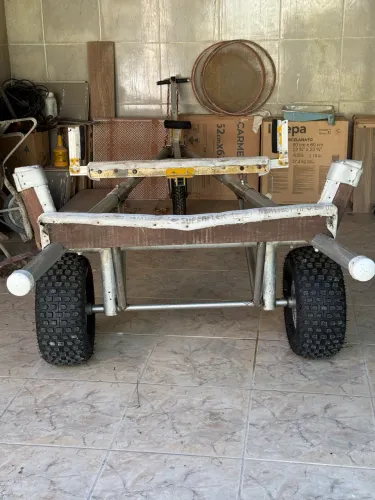 Carretinha para caiaques e pequenos barcos