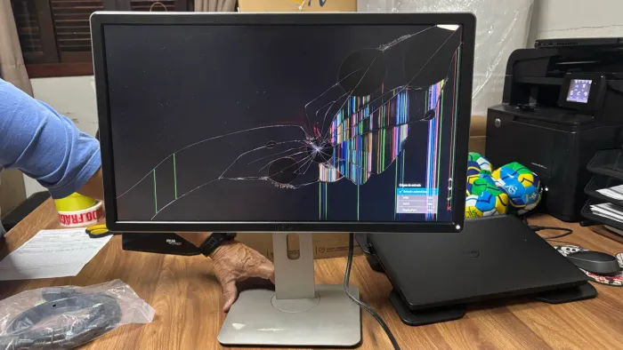 Monitor Dell 23 Polegadas P/ conserto ou retirada de peças