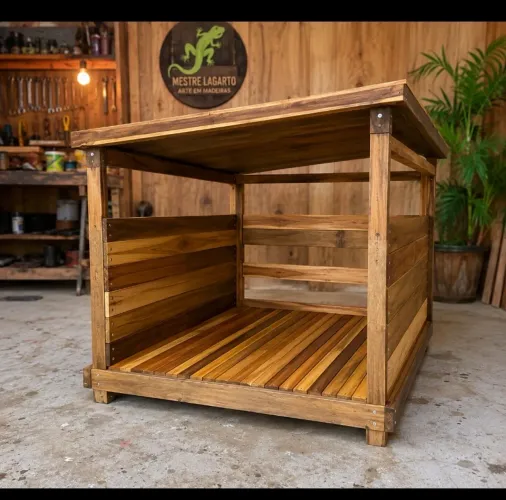 CASINHA DE LUXO PARA CACHORRO - ARTESANAL EM MADEIRA - QUASE PRONTA