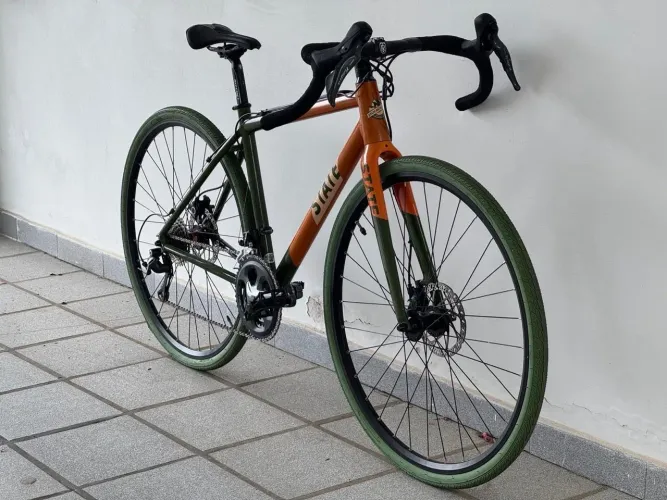 Bike importada State Bicycle Co. / Tamanho 46  com Garfo Rígido em carbono 