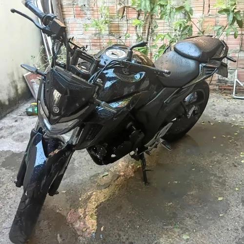 MOTO FZ25 17.000