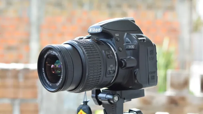VENDO CÂMERA NIKON D3100