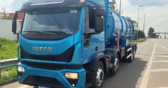 Caminhão Limpa Fossa - Iveco Tector 31 300 Bitruck
