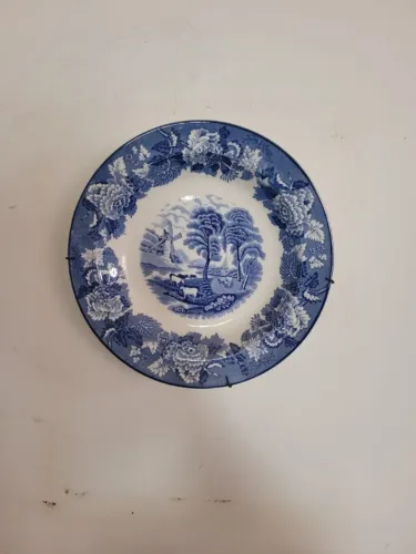 Prato fundo em louça inglesa 