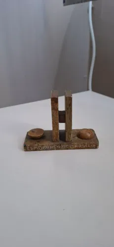 Réplica Congresso Nacional em pedra sabão. Mede 9 cm comp x 6,5 altura.