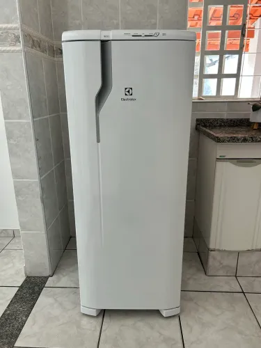 Geladeira Electrolux 240L Usada e sem avarias. ? 127v
