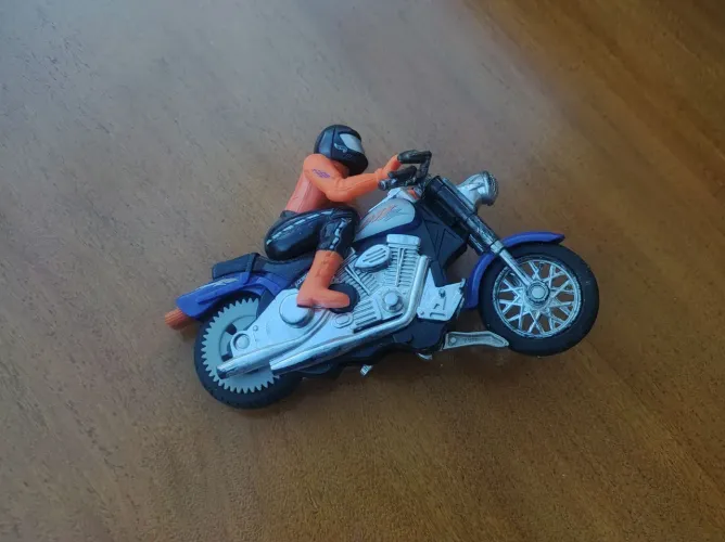 Motocicleta e carrinho de fricção