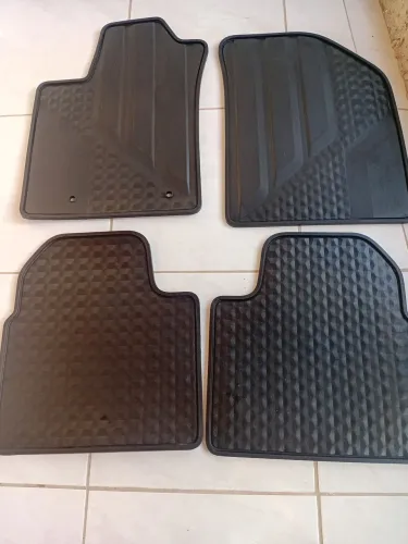 TAPETE DE BORRACHA ORIGINAL: FIAT PULSE, FIAT ARGO, FIAT FASTBACK. 