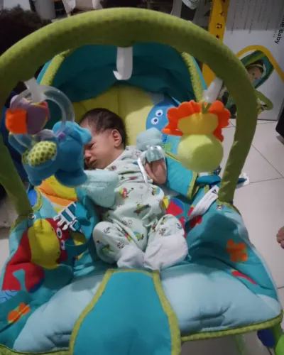 Vendo cadeira de descanso para bebê