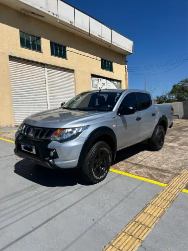 Mitsubishi L200 Tri. Outdo. GLS 2.4 CD 4X4 Die. AUT 2024