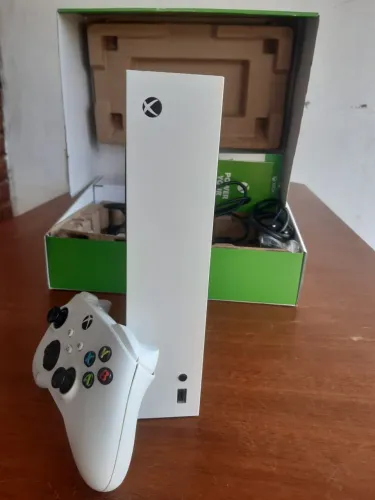 XBOX SÉRIES S 512GB POUCO USO NA CAIXA