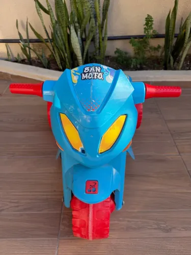 TRICICLO ELÉTRICO Infantil 6volts